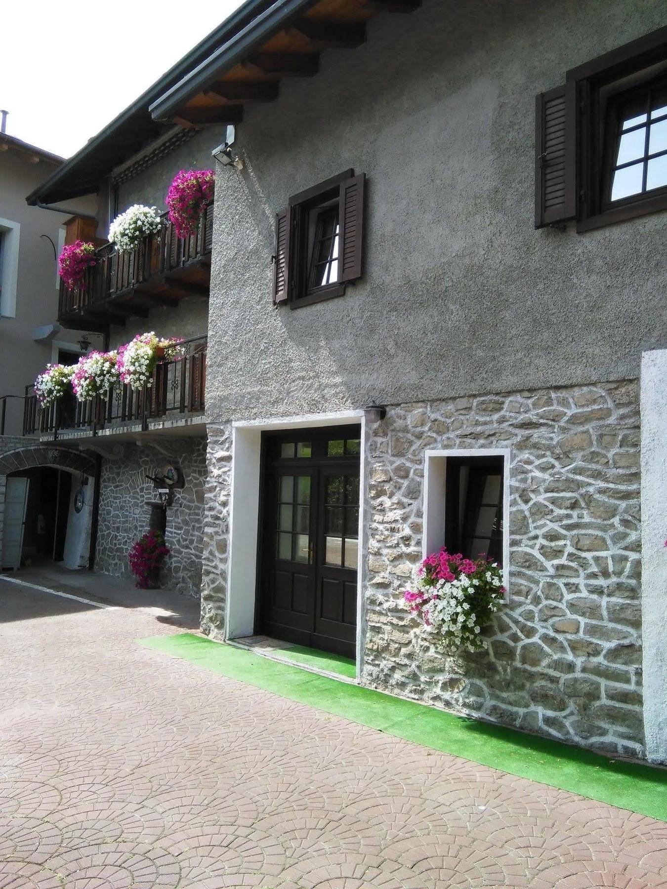 B&B La Vieille Meison De Pappa Sarre Exteriér fotografie